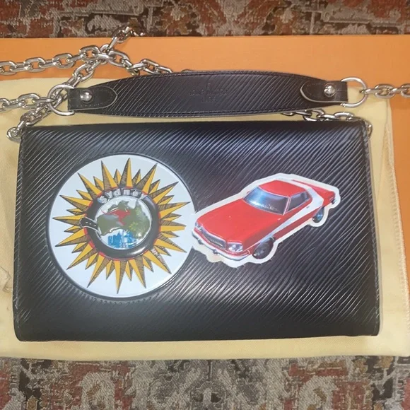 LOUIS VUITTON Epi World Tour Lock Twist crossbodybag/clutch LIMITED EDITION - Picture 3 of 13